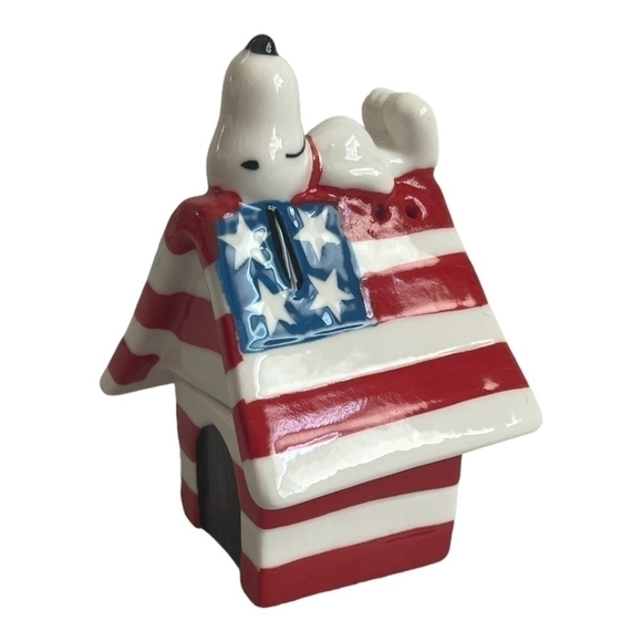 NIB Vintage Peanuts Snoopy Shakers Patriotic Doghouse Salt & Pepper Shaker Set - Picture 4 of 9